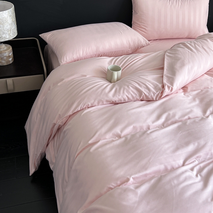 91家纺网 家纺一手货源 找家纺 蓝淋家纺 2026春夏新款贡缎提花四件套 桃雾缎