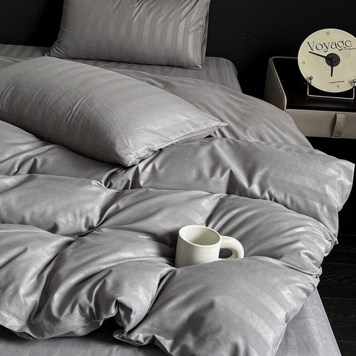 91家纺网 家纺一手货源 找家纺 蓝淋家纺 2026春夏新款贡缎提花四件套 云灰缎