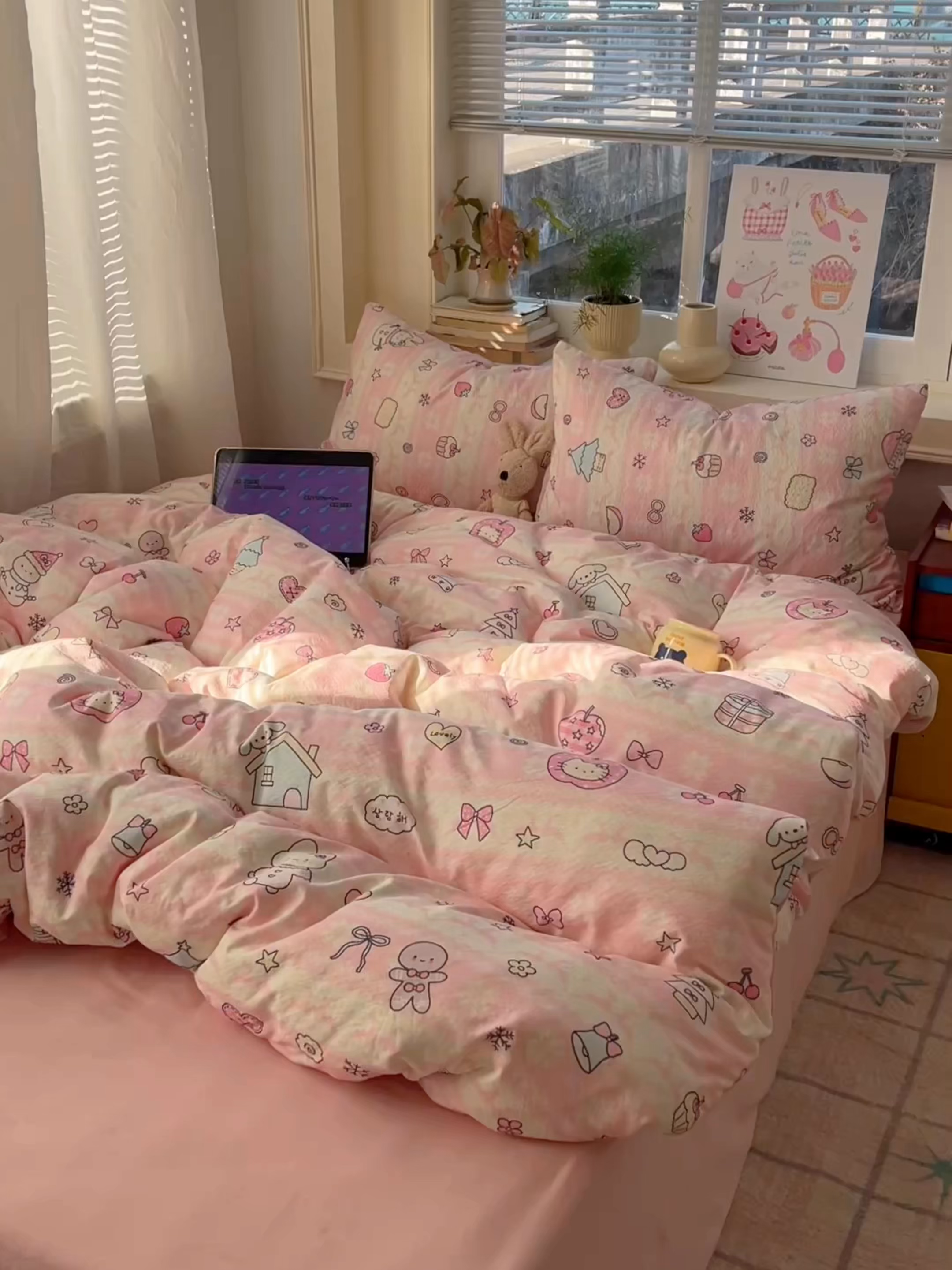 91家纺网 家纺一手货源 找家纺 红嘴企鹅 2026新款波西米亚卡通风水洗棉四件套 粉色小屋