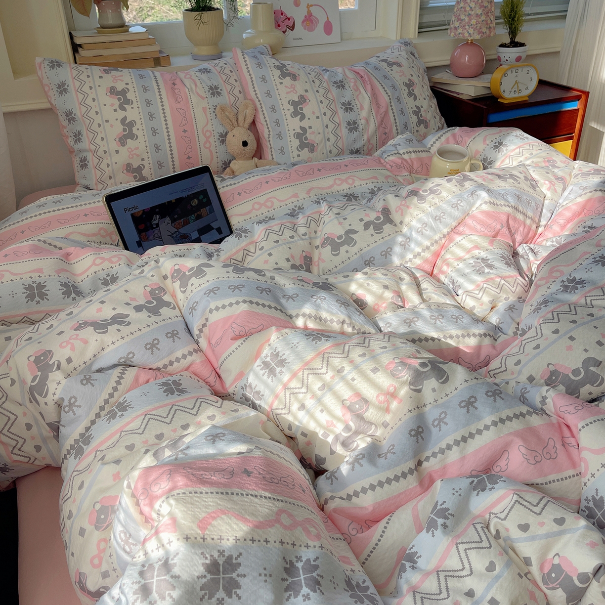 91家纺网 家纺一手货源 找家纺 红嘴企鹅 2026新款波西米亚卡通风水洗棉四件套 福星小马