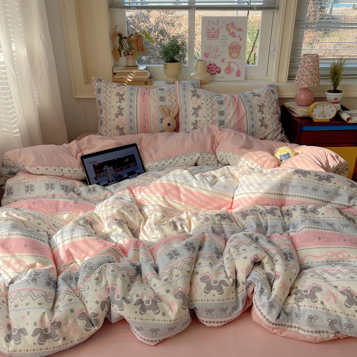 91家纺网 家纺一手货源 找家纺 红嘴企鹅 2026新款波西米亚卡通风水洗棉四件套 福星小马