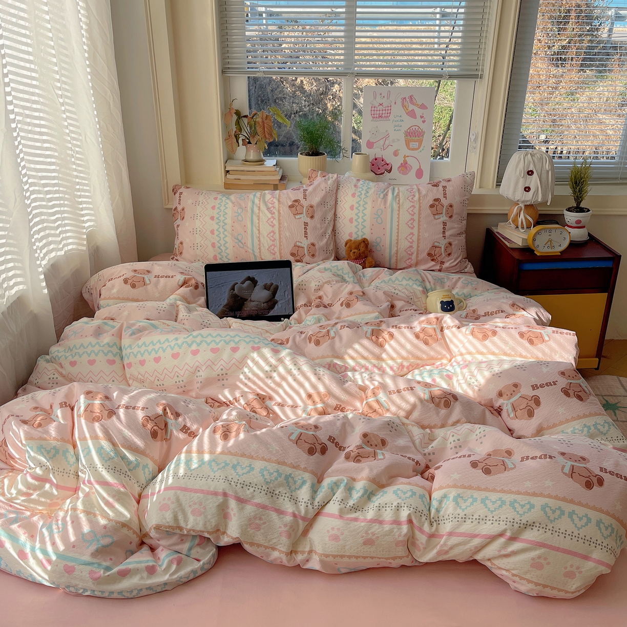 91家纺网 家纺一手货源 找家纺 红嘴企鹅 2026新款波西米亚卡通风水洗棉四件套 咖啡小熊