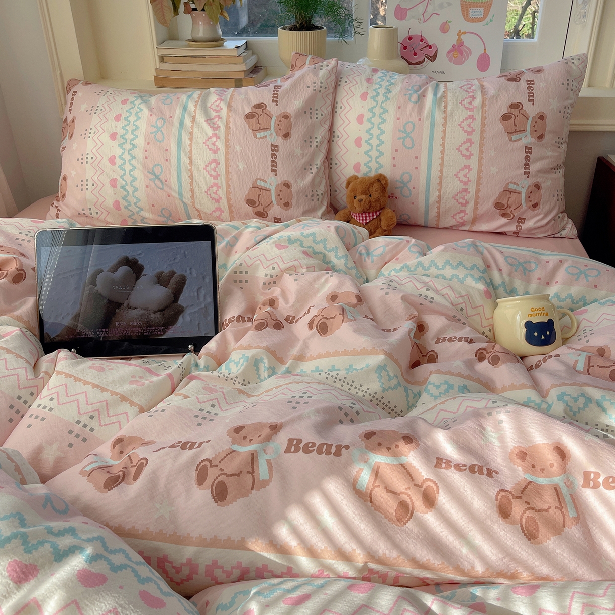 91家纺网 家纺一手货源 找家纺 红嘴企鹅 2026新款波西米亚卡通风水洗棉四件套 咖啡小熊