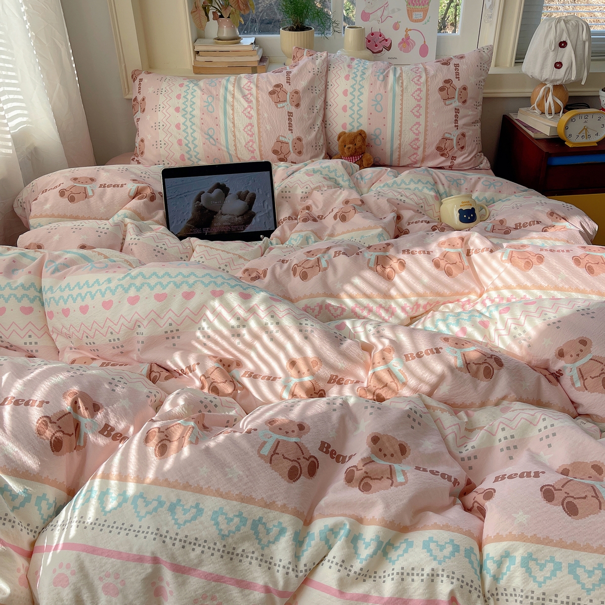 91家纺网 家纺一手货源 找家纺 红嘴企鹅 2026新款波西米亚卡通风水洗棉四件套 咖啡小熊