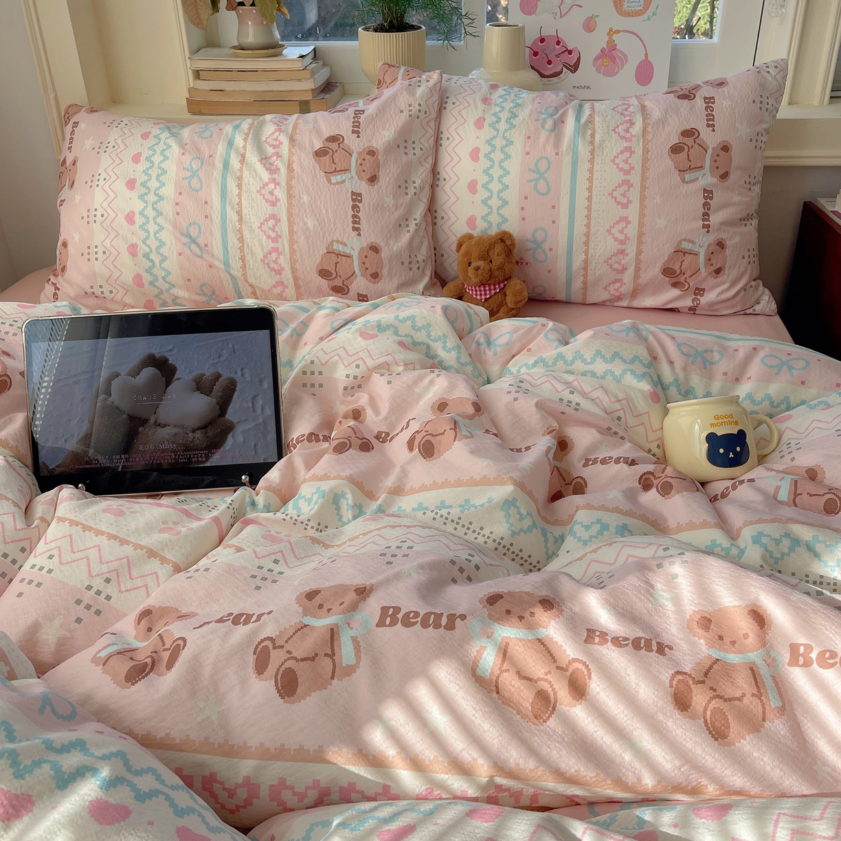 91家纺网 家纺一手货源 找家纺 红嘴企鹅 2026新款波西米亚卡通风水洗棉四件套 咖啡小熊