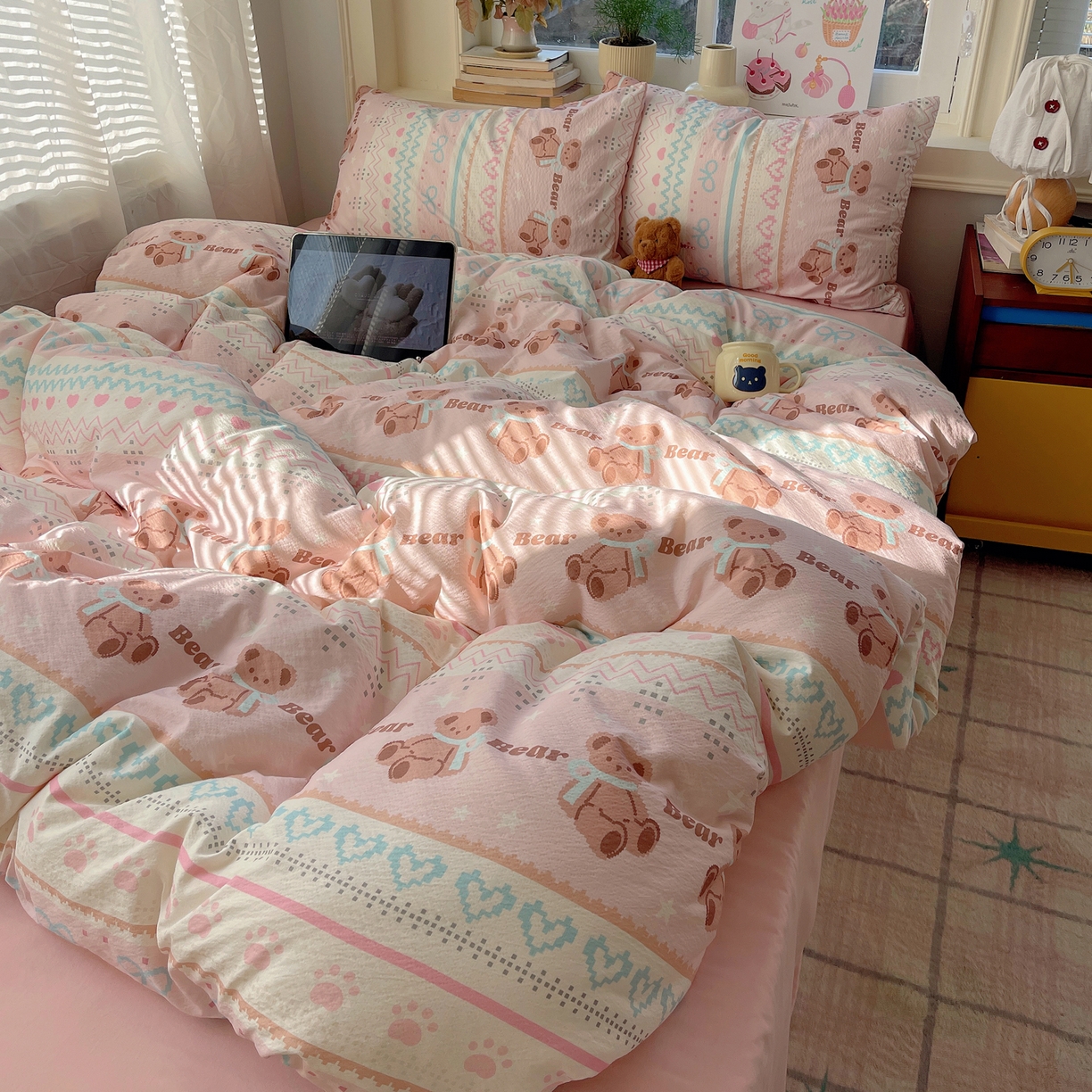 91家纺网 家纺一手货源 找家纺 红嘴企鹅 2026新款波西米亚卡通风水洗棉四件套 咖啡小熊