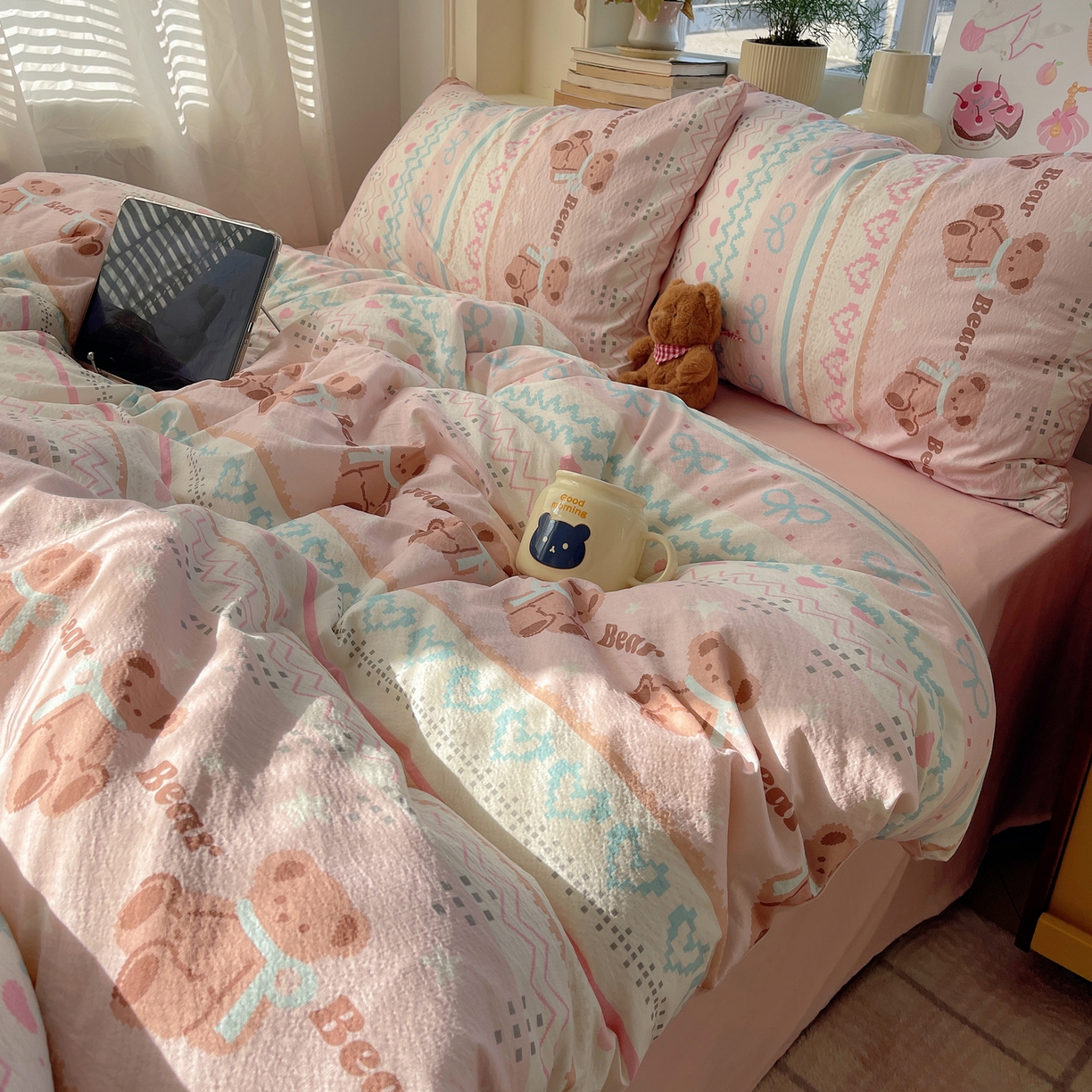 91家纺网 家纺一手货源 找家纺 红嘴企鹅 2026新款波西米亚卡通风水洗棉四件套 咖啡小熊