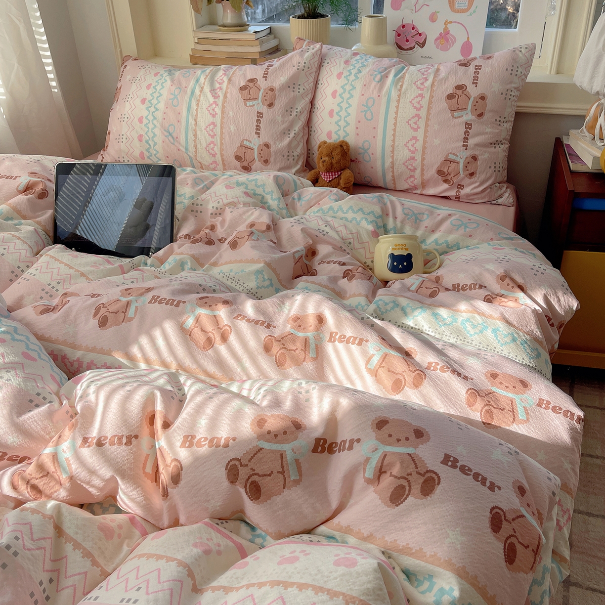 91家纺网 家纺一手货源 找家纺 红嘴企鹅 2026新款波西米亚卡通风水洗棉四件套 咖啡小熊