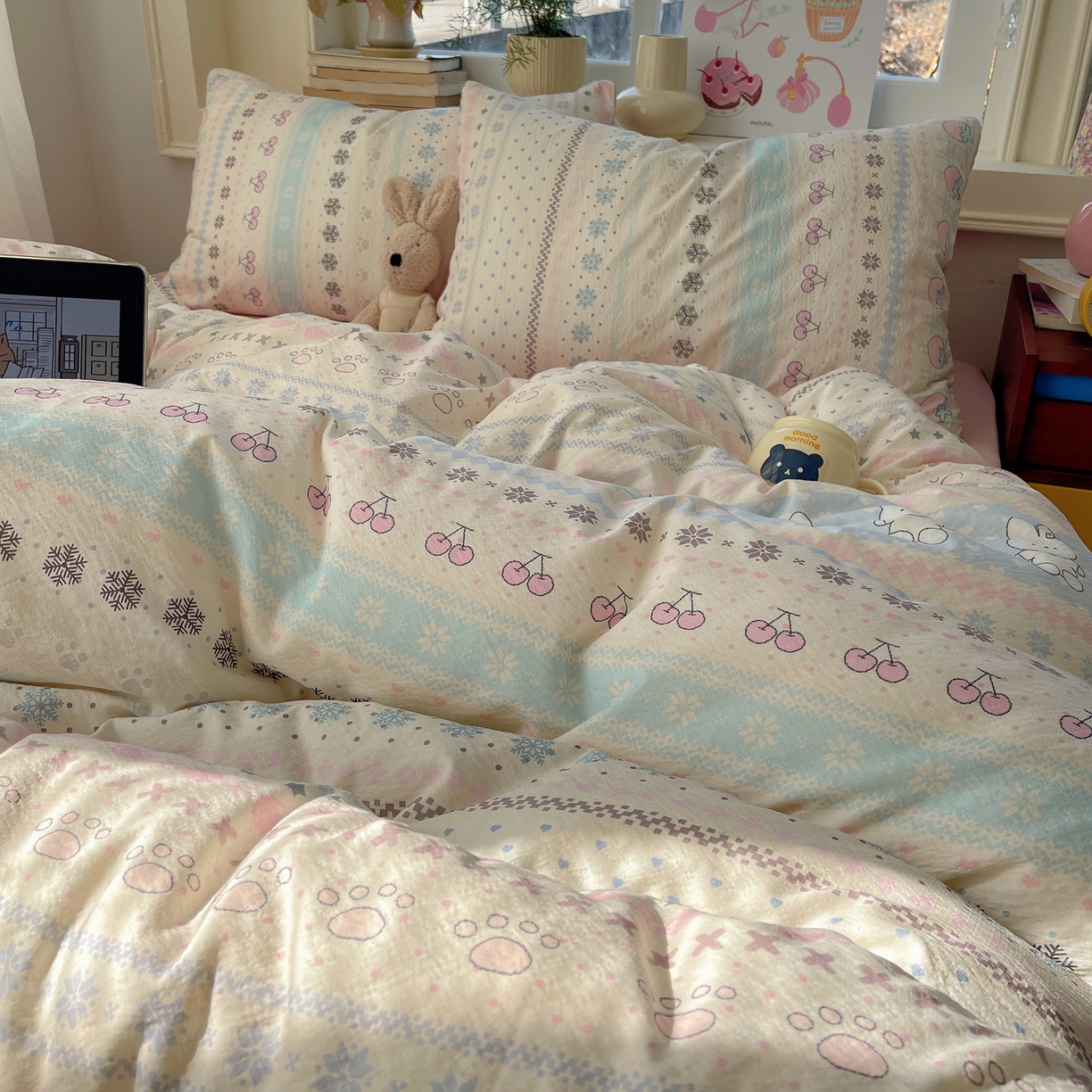 91家纺网 家纺一手货源 找家纺 红嘴企鹅 2026新款波西米亚卡通风水洗棉四件套 水果小兔