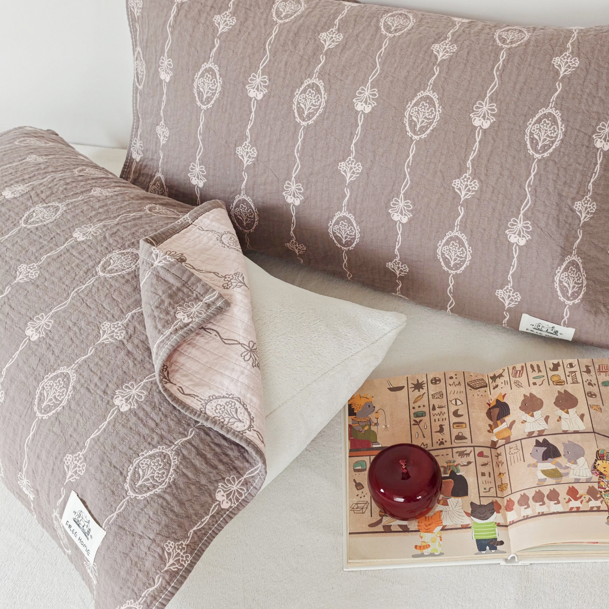 91家纺网 家纺一手货源 找家纺 沐瑟家纺  2026新款安心棉纯棉纱布枕巾 樱桃花紫