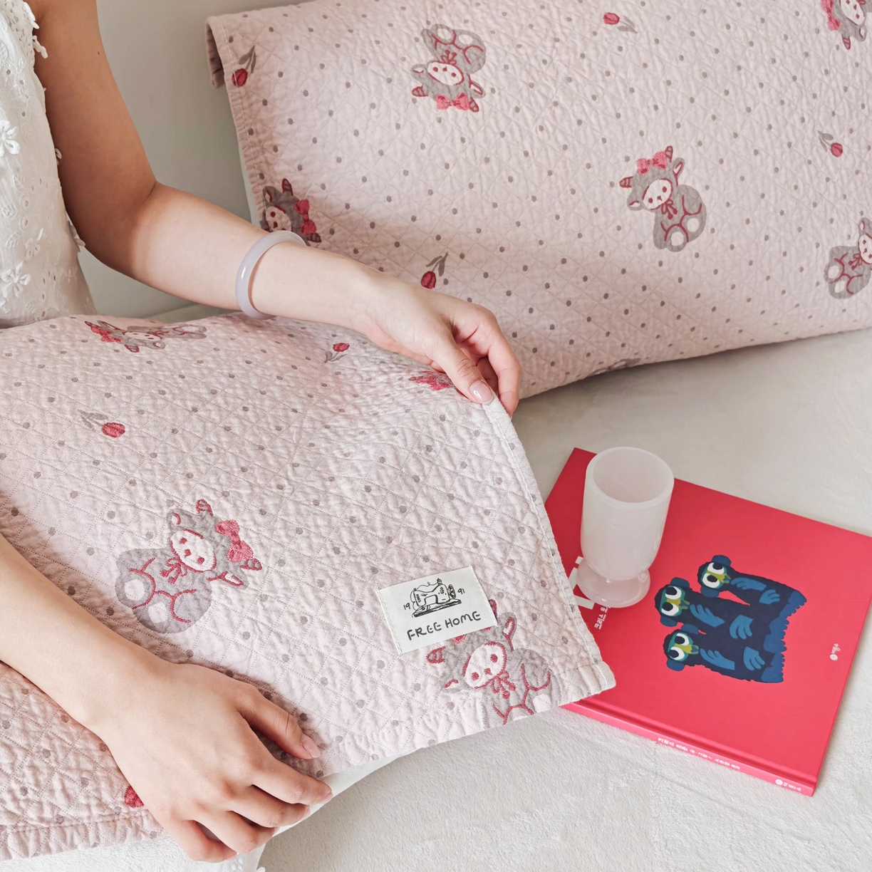 91家纺网 家纺一手货源 找家纺 沐瑟家纺  2026新款安心棉纯棉纱布枕巾 小羊花朵