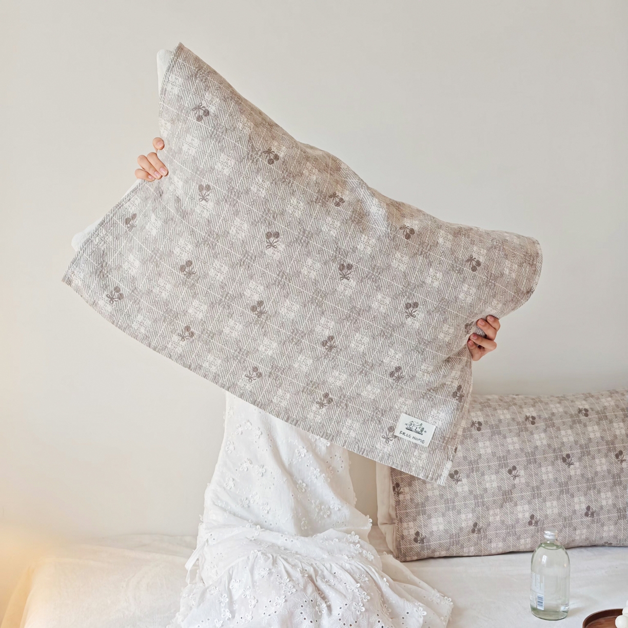 91家纺网 家纺一手货源 找家纺 沐瑟家纺  2026新款安心棉纯棉纱布枕巾 焦糖樱桃