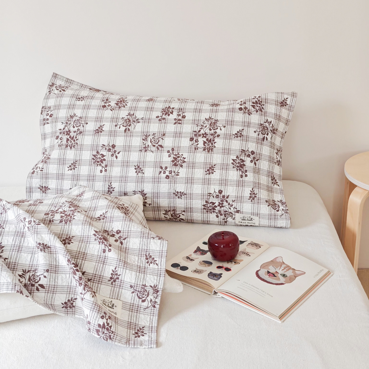 91家纺网 家纺一手货源 找家纺 沐瑟家纺  2026新款安心棉纯棉纱布枕巾 咖色小花