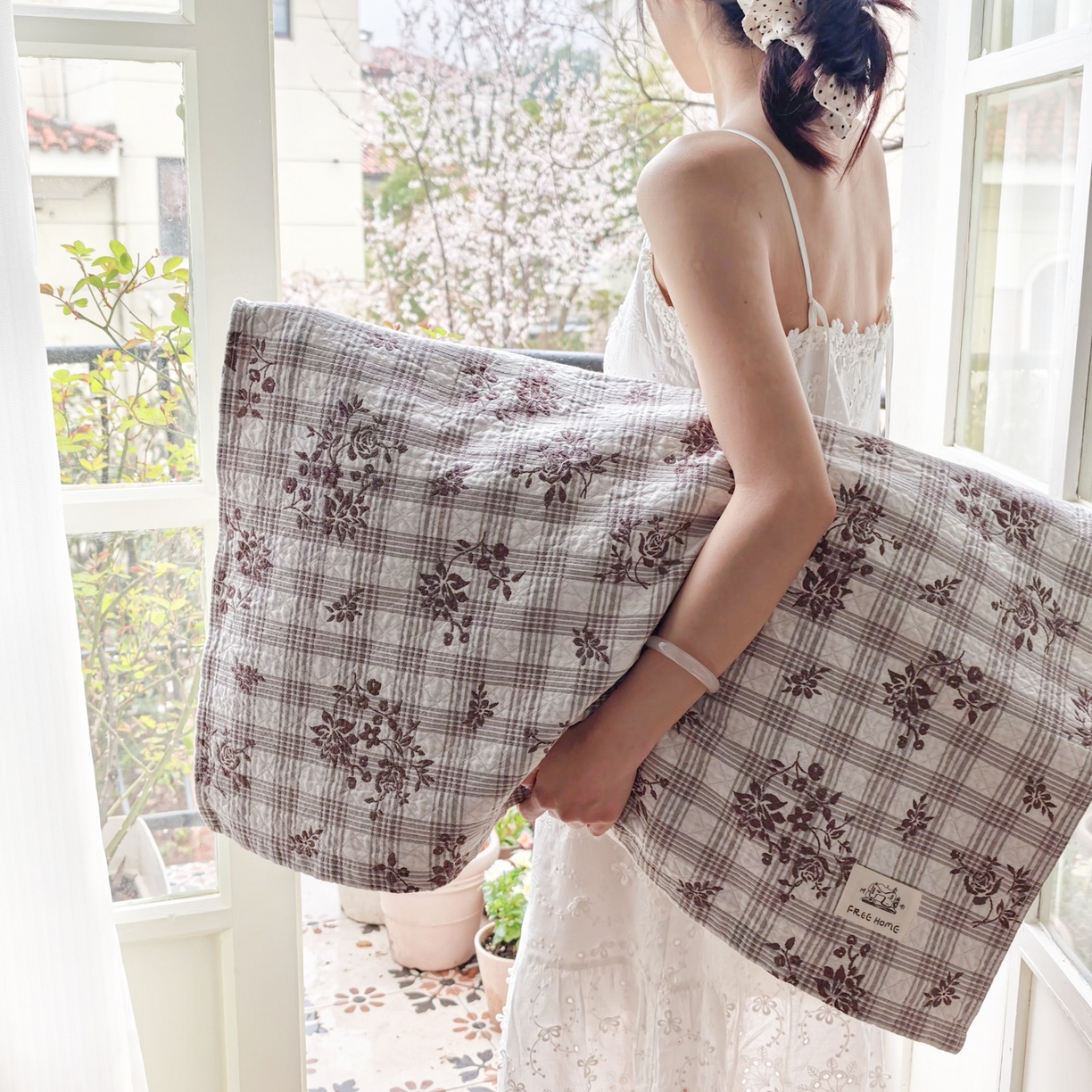 91家纺网 家纺一手货源 找家纺 沐瑟家纺  2026新款安心棉纯棉纱布枕巾 咖色小花