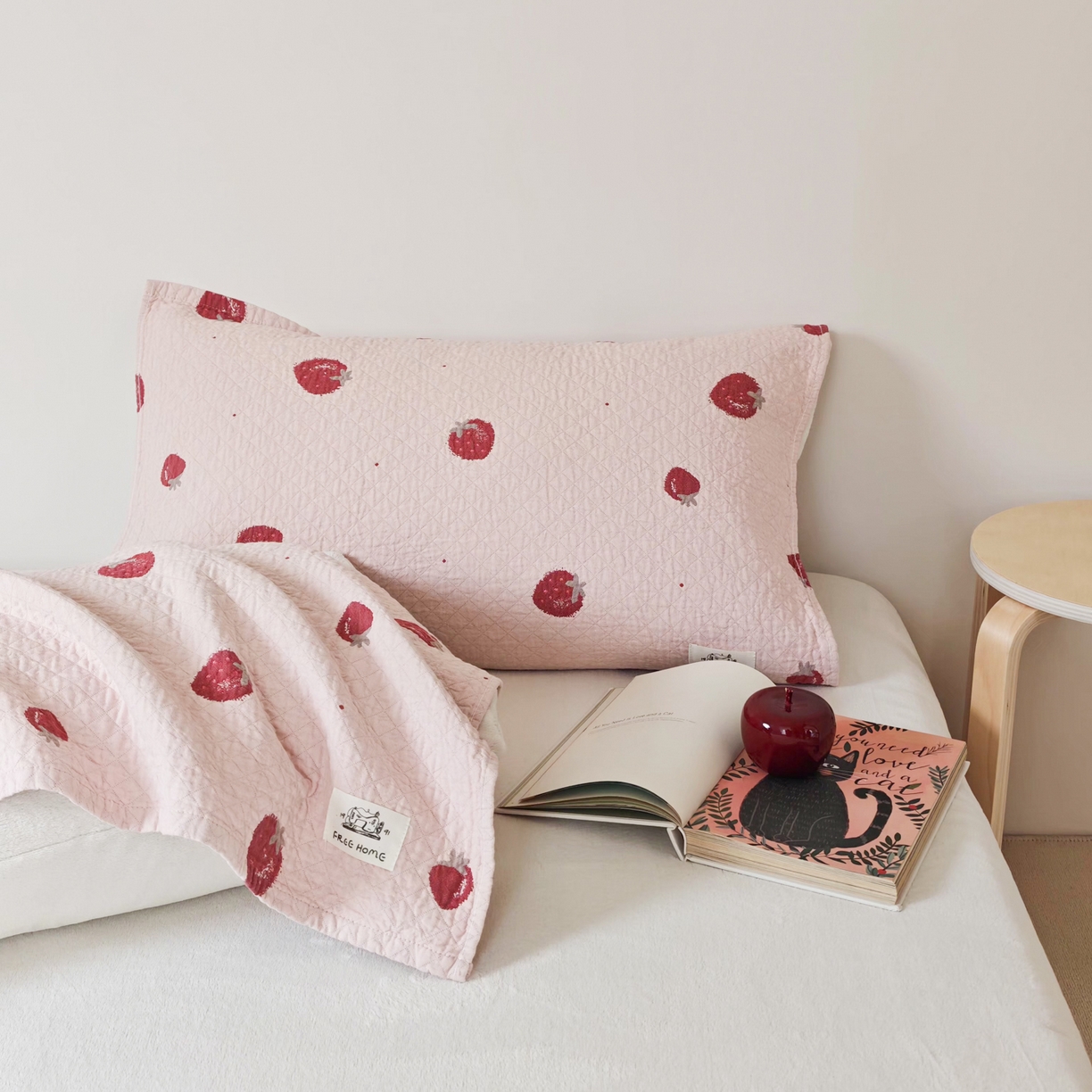 91家纺网 家纺一手货源 找家纺 沐瑟家纺  2026新款安心棉纯棉纱布枕巾 草莓