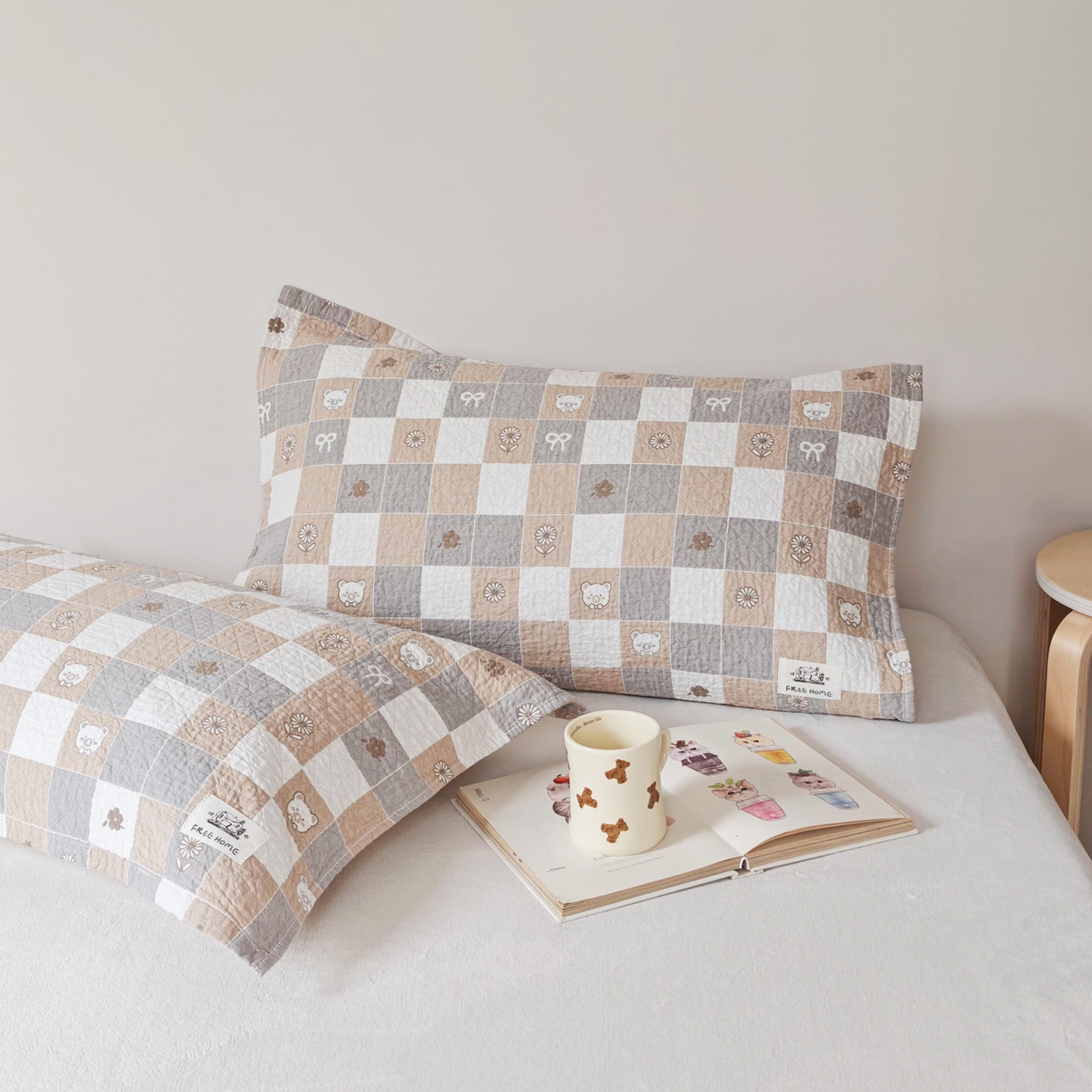 91家纺网 家纺一手货源 找家纺 沐瑟家纺  2026新款安心棉纯棉纱布枕巾 格子小熊