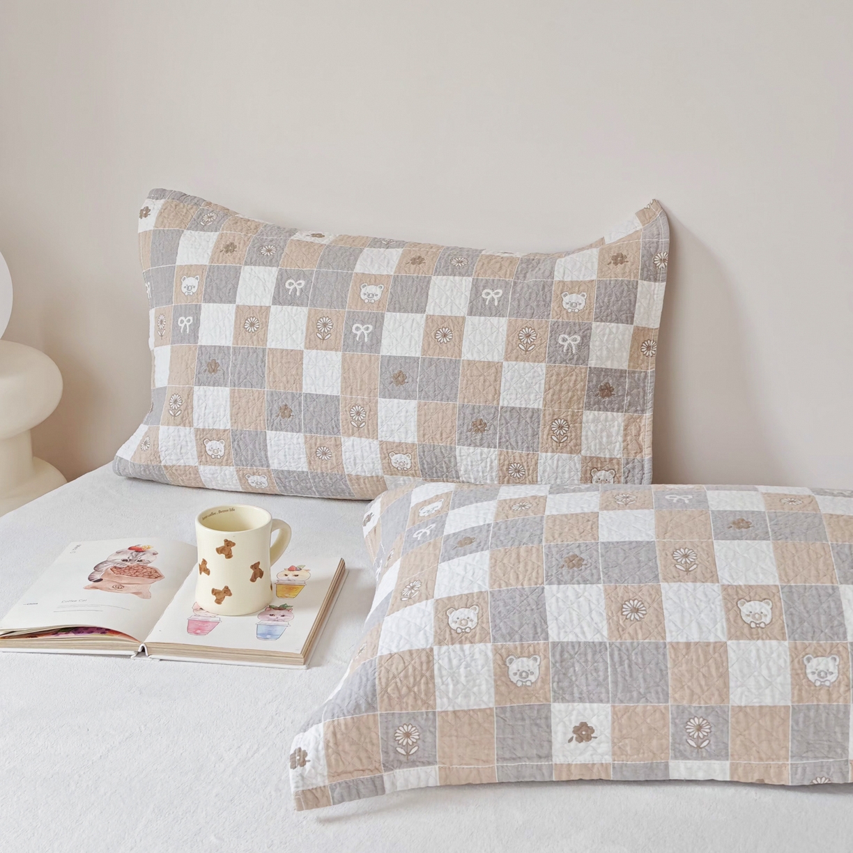 91家纺网 家纺一手货源 找家纺 沐瑟家纺  2026新款安心棉纯棉纱布枕巾 格子小熊