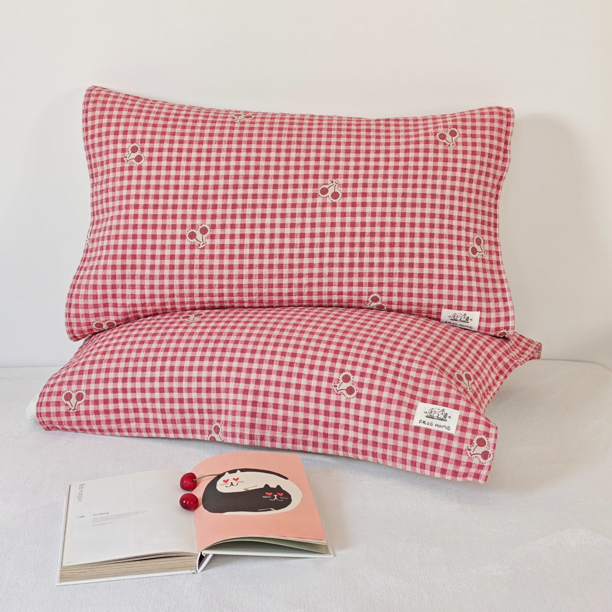 91家纺网 家纺一手货源 找家纺 沐瑟家纺  2026新款安心棉纯棉纱布枕巾 格子樱桃红