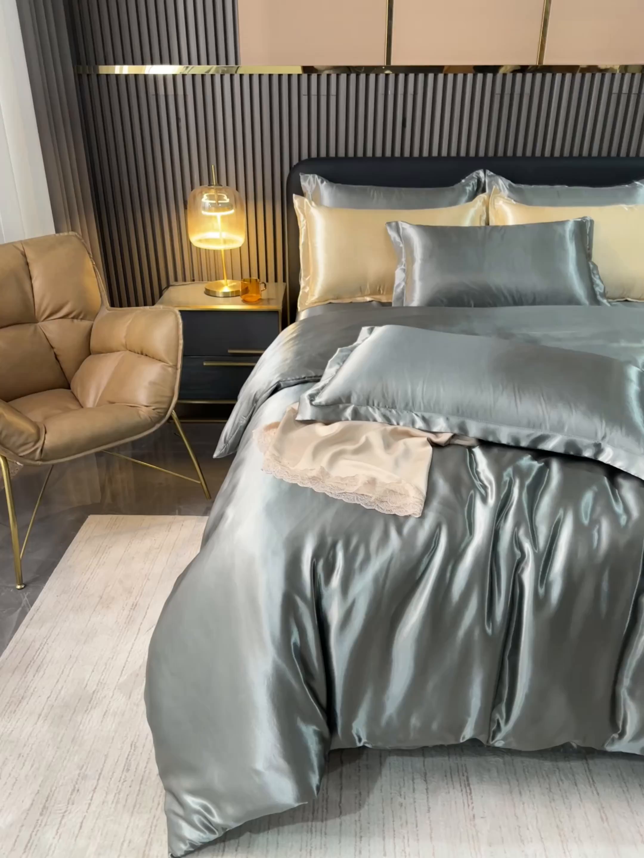 91家纺网 家纺一手货源 找家纺 莱越家纺 2026夏季款高端轻奢水洗真丝四件套丝滑裸睡丝绸纯色冰丝四件套系列可承接外贸订货 银灰色