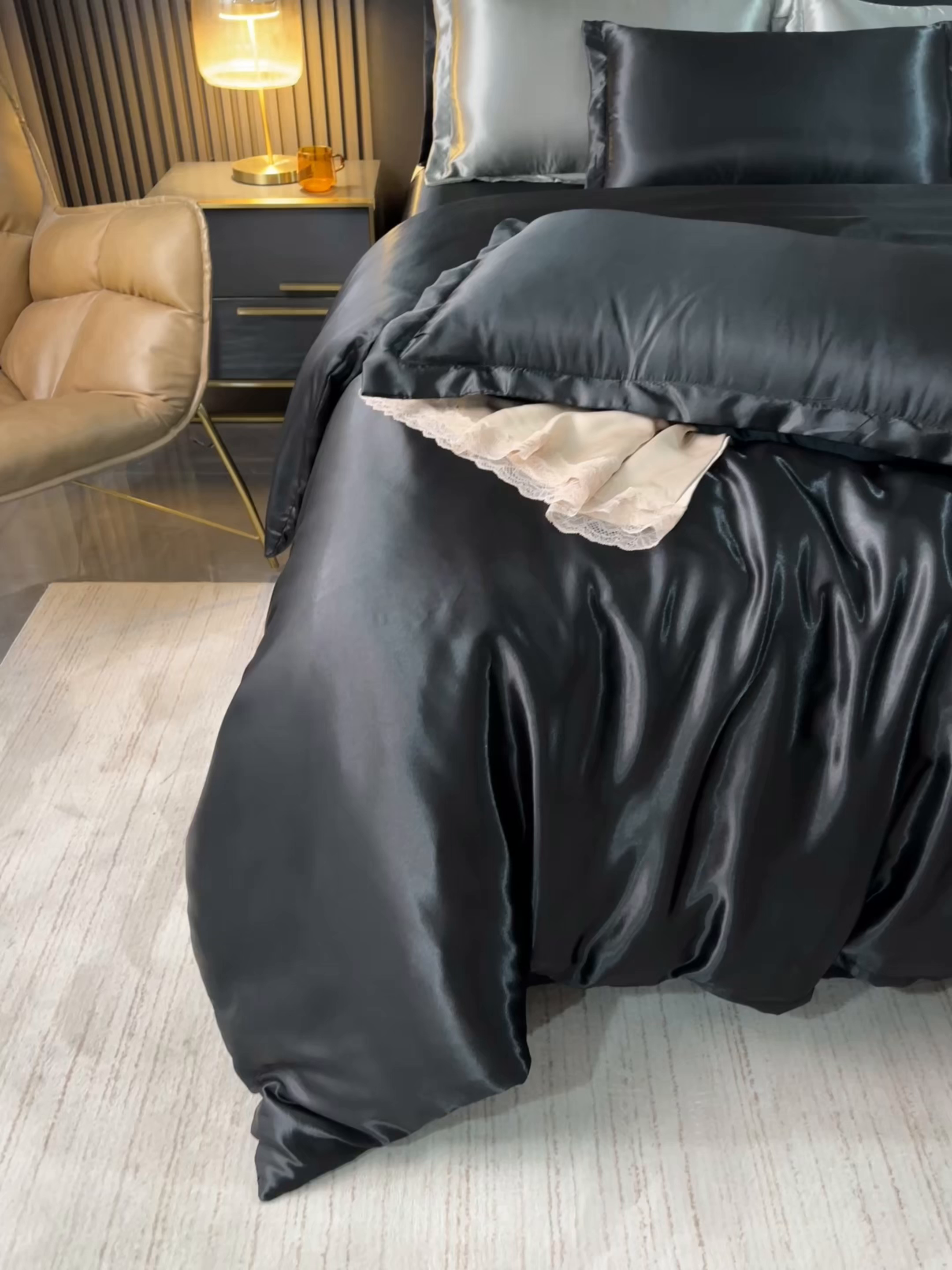 91家纺网 家纺一手货源 找家纺 莱越家纺 2026夏季款高端轻奢水洗真丝四件套丝滑裸睡丝绸纯色冰丝四件套系列可承接外贸订货 炫酷黑