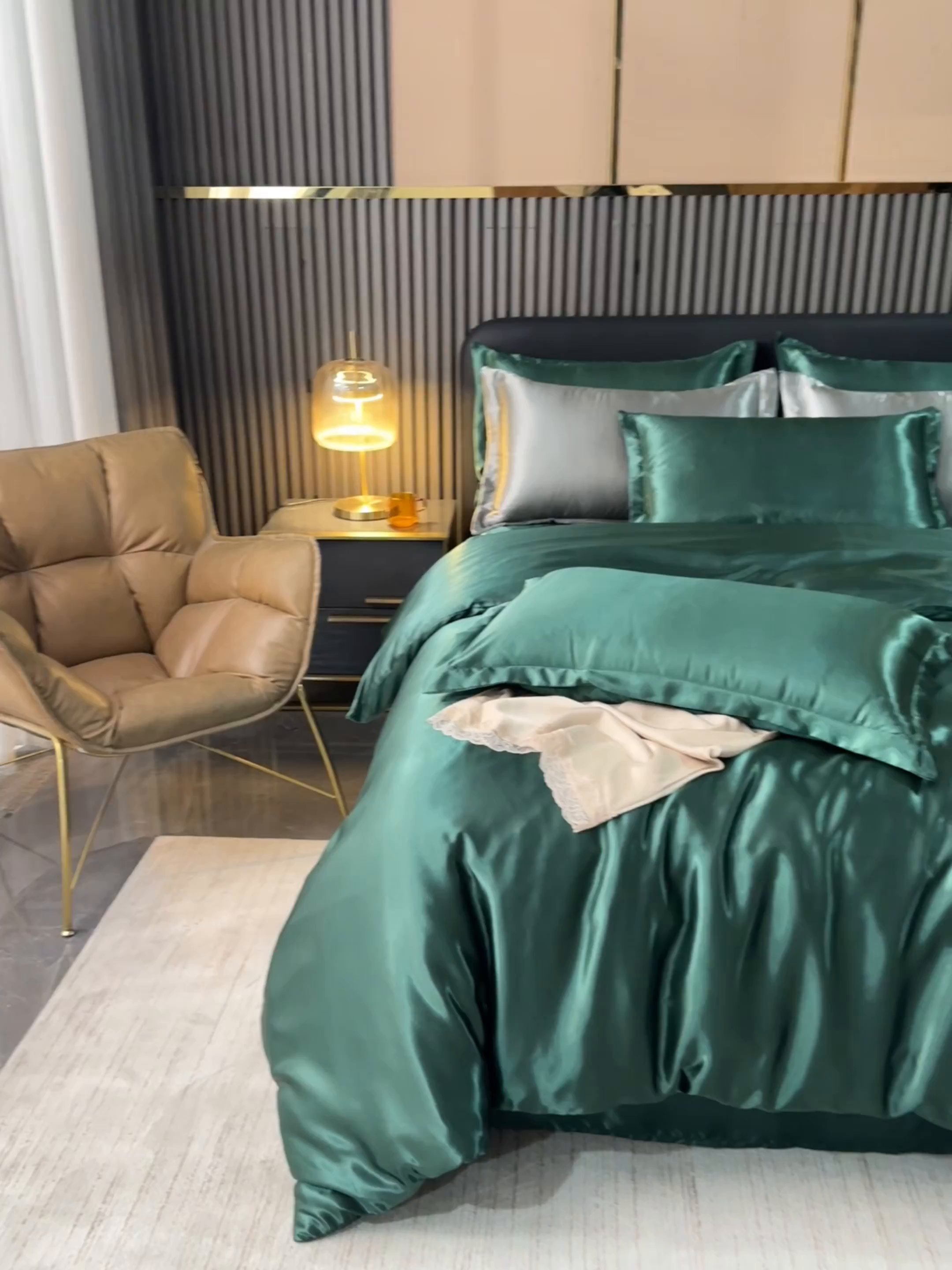 91家纺网 家纺一手货源 找家纺 莱越家纺 2026夏季款高端轻奢水洗真丝四件套丝滑裸睡丝绸纯色冰丝四件套系列可承接外贸订货 墨绿色