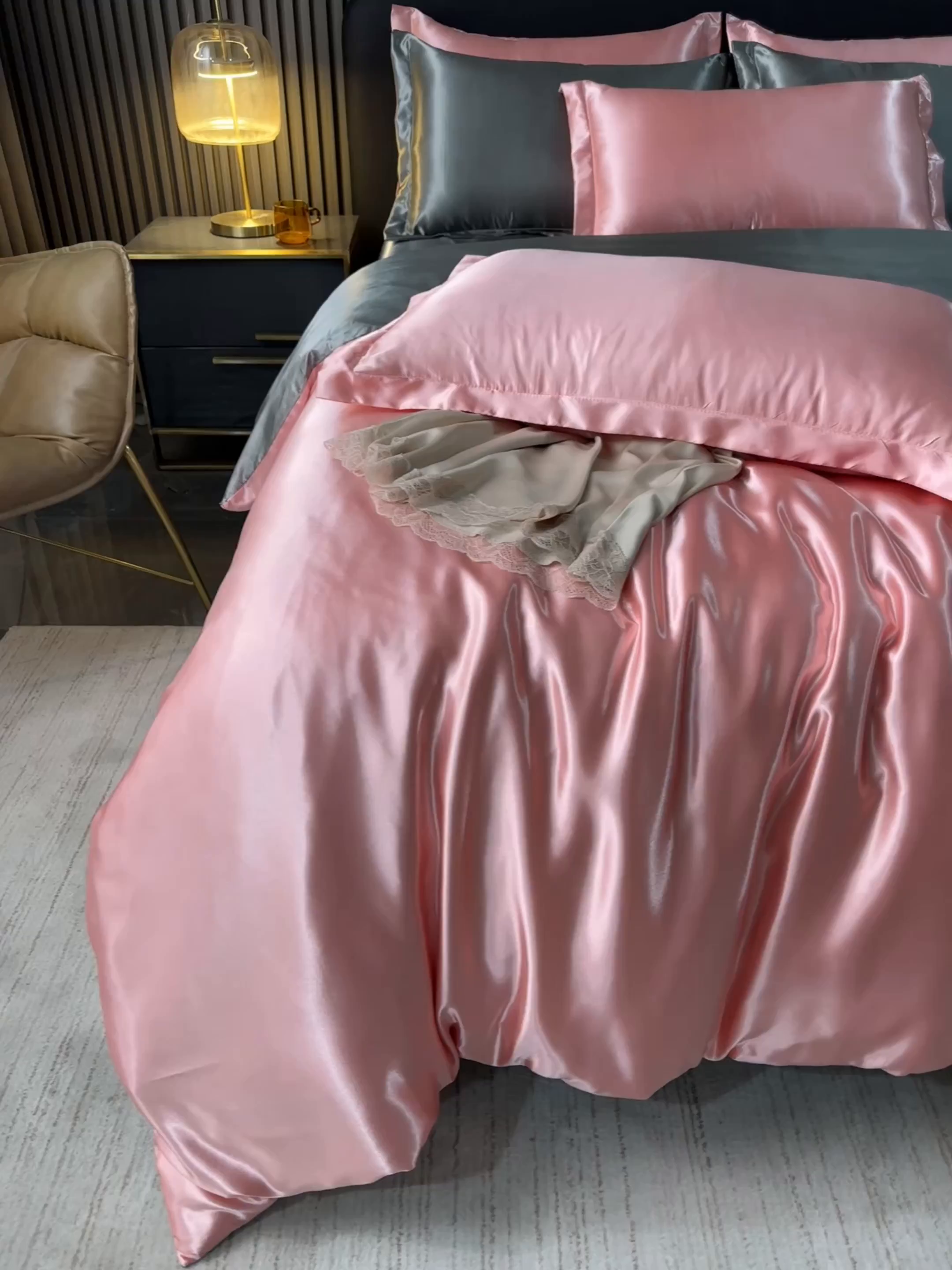 91家纺网 家纺一手货源 找家纺 莱越家纺 2026夏季款高端轻奢水洗真丝四件套丝滑裸睡丝绸纯色冰丝四件套系列可承接外贸订货 粉玉-银灰