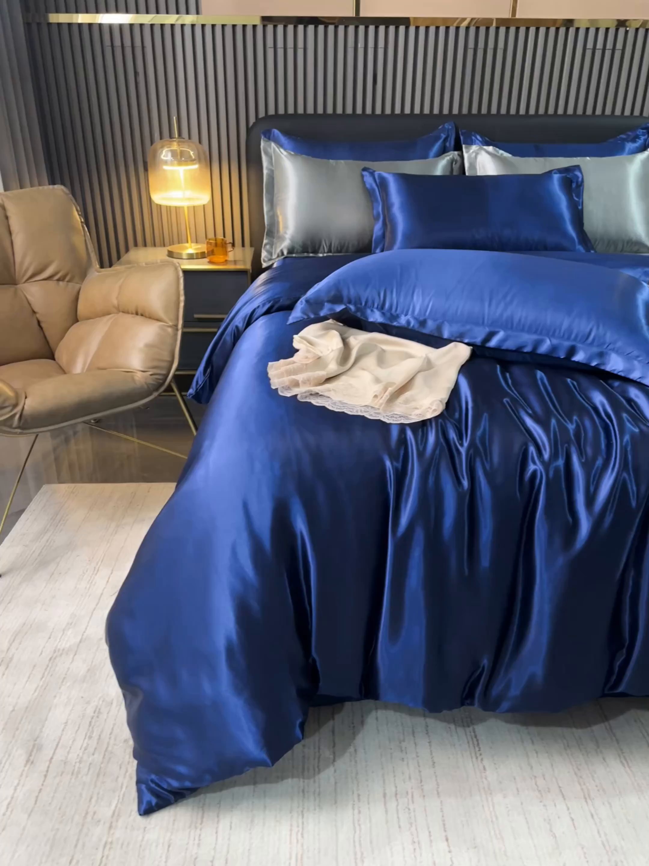 91家纺网 家纺一手货源 找家纺 莱越家纺 2026夏季款高端轻奢水洗真丝四件套丝滑裸睡丝绸纯色冰丝四件套系列可承接外贸订货 藏青色
