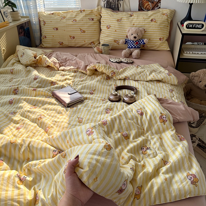 91家纺网 家纺一手货源 找家纺 原素 2026夏季A类水洗棉双层纱夏凉被四件套 黄条星星人