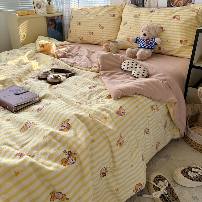 91家纺网 家纺一手货源 找家纺 原素 2026夏季A类水洗棉双层纱夏凉被四件套 黄条星星人