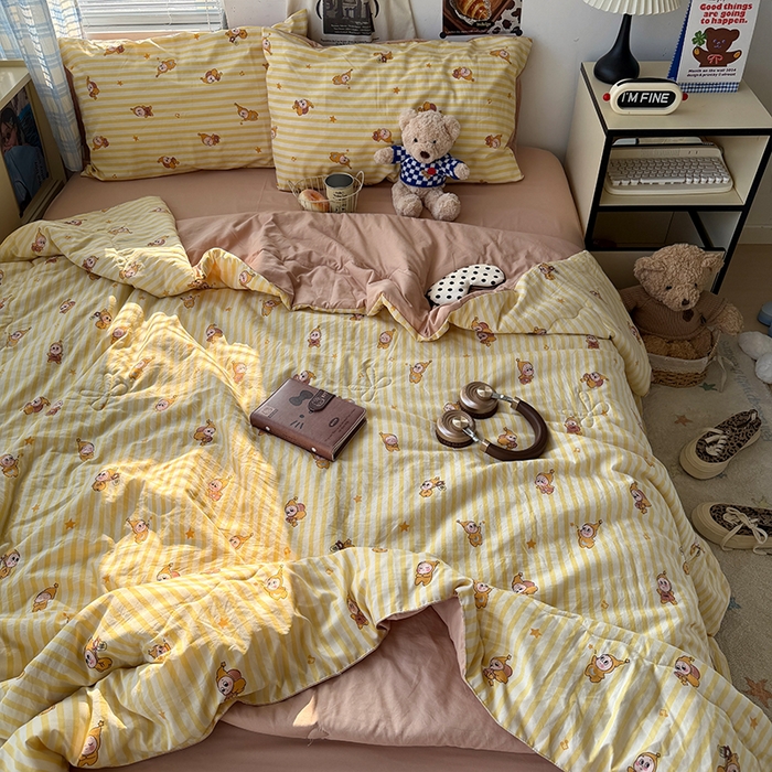 91家纺网 家纺一手货源 找家纺 原素 2026夏季A类水洗棉双层纱夏凉被四件套 黄条星星人