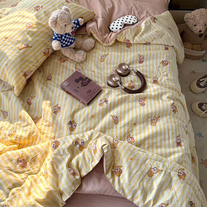 91家纺网 家纺一手货源 找家纺 原素 2026夏季A类水洗棉双层纱夏凉被四件套 黄条星星人