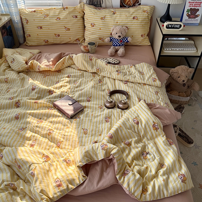 91家纺网 家纺一手货源 找家纺 原素 2026夏季A类水洗棉双层纱夏凉被四件套 黄条星星人