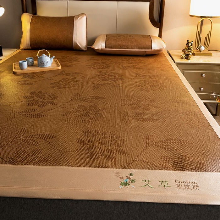 91家纺网 家纺一手货源 找家纺 瑞禾家纺 2026新款艾草刺绣双面古藤席艾草刺绣藤席双面席反面冰丝席（新拍图） 水中花