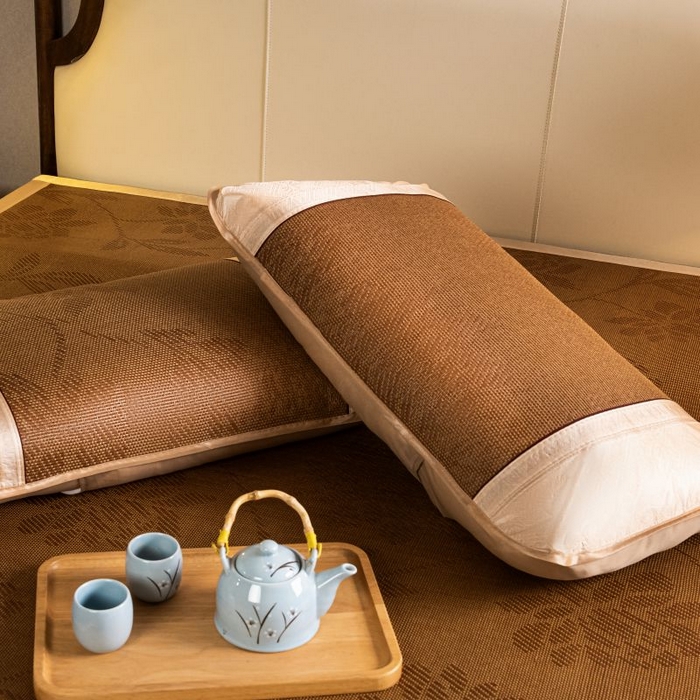 91家纺网 家纺一手货源 找家纺 瑞禾家纺 2026新款艾草刺绣双面古藤席艾草刺绣藤席双面席反面冰丝席（新拍图） 水中花