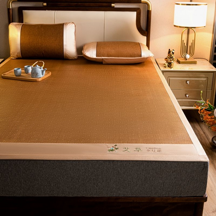 91家纺网 家纺一手货源 找家纺 瑞禾家纺 2026新款艾草刺绣双面古藤席艾草刺绣藤席双面席反面冰丝席（新拍图） 饼干花