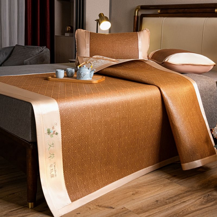 91家纺网 家纺一手货源 找家纺 瑞禾家纺 2026新款艾草刺绣双面古藤席艾草刺绣藤席双面席反面冰丝席（新拍图） 饼干花