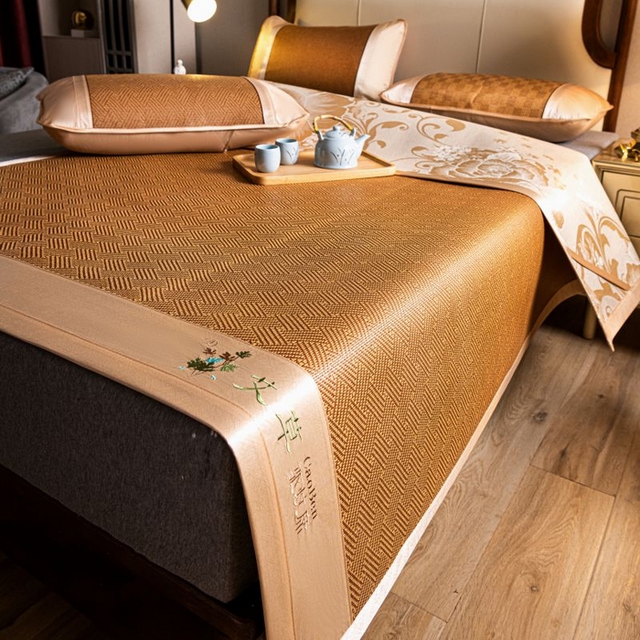 91家纺网 家纺一手货源 找家纺 瑞禾家纺 2026新款艾草刺绣双面古藤席艾草刺绣藤席双面席反面冰丝席（新拍图） 饼干花