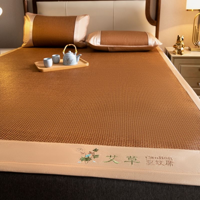 91家纺网 家纺一手货源 找家纺 瑞禾家纺 2026新款艾草刺绣双面古藤席艾草刺绣藤席双面席反面冰丝席（新拍图） 步步高