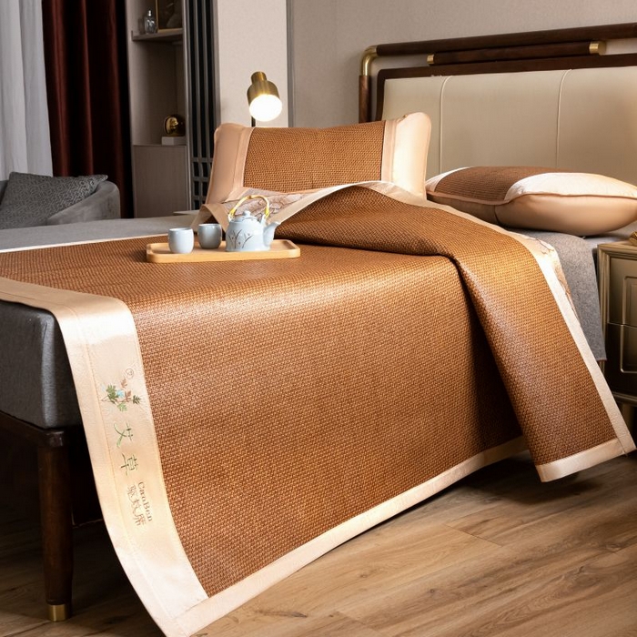 91家纺网 家纺一手货源 找家纺 瑞禾家纺 2026新款艾草刺绣双面古藤席艾草刺绣藤席双面席反面冰丝席（新拍图） 步步高