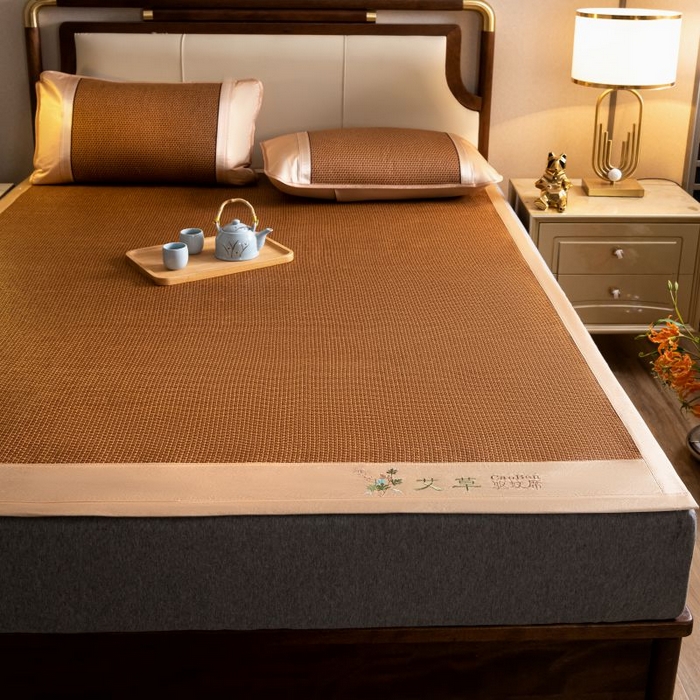 91家纺网 家纺一手货源 找家纺 瑞禾家纺 2026新款艾草刺绣双面古藤席艾草刺绣藤席双面席反面冰丝席（新拍图） 步步高