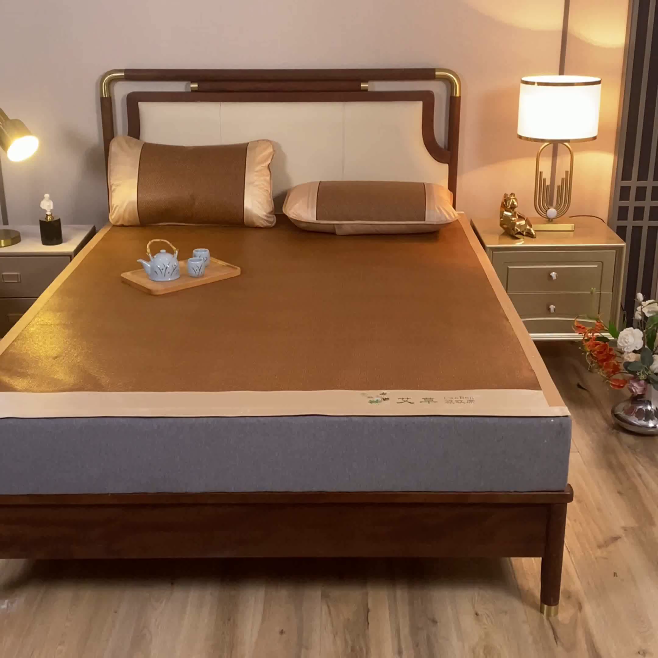 91家纺网 家纺一手货源 找家纺 瑞禾家纺 2026新款艾草刺绣双面古藤席艾草刺绣藤席双面席反面冰丝席（新拍图） 步步高