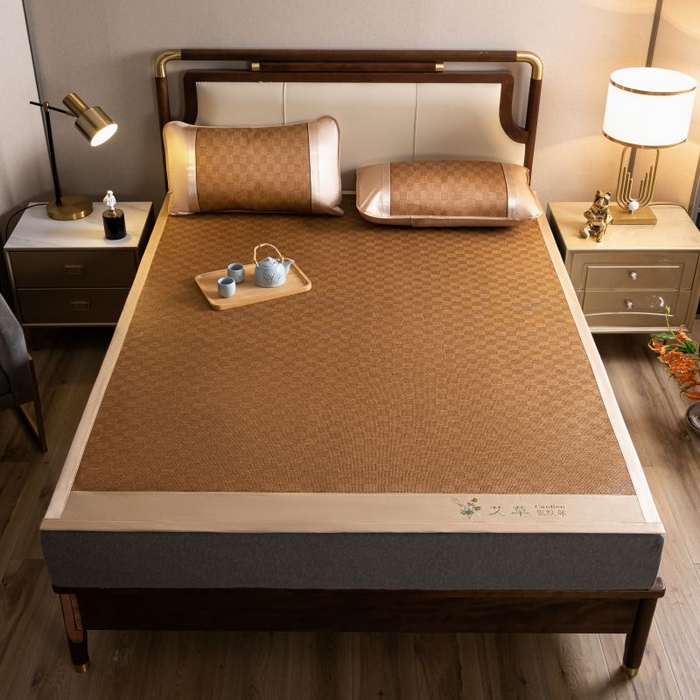 91家纺网 家纺一手货源 找家纺 瑞禾家纺 2026新款艾草刺绣双面古藤席艾草刺绣藤席双面席反面冰丝席（新拍图） 经典格