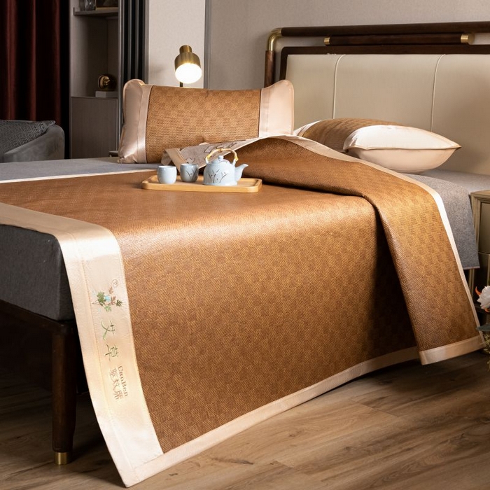 91家纺网 家纺一手货源 找家纺 瑞禾家纺 2026新款艾草刺绣双面古藤席艾草刺绣藤席双面席反面冰丝席（新拍图） 经典格