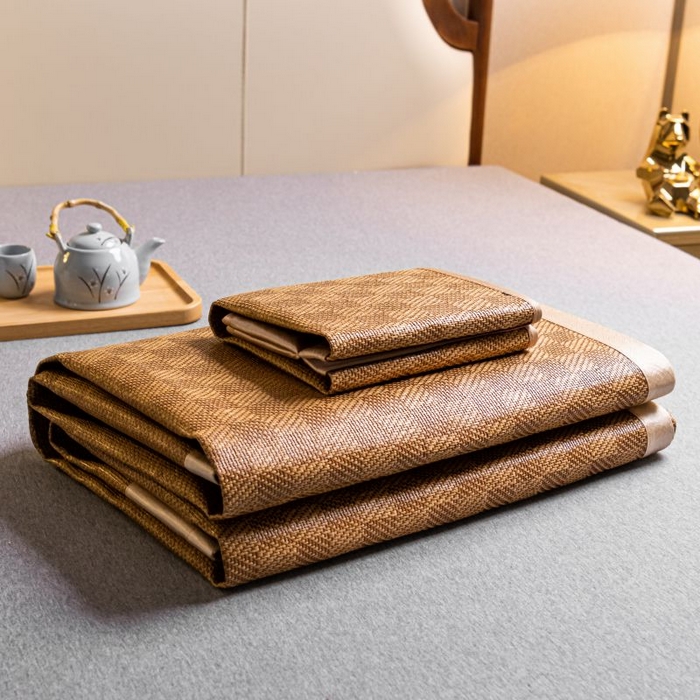 91家纺网 家纺一手货源 找家纺 瑞禾家纺 2026新款艾草刺绣双面古藤席艾草刺绣藤席双面席反面冰丝席（新拍图） 经典格