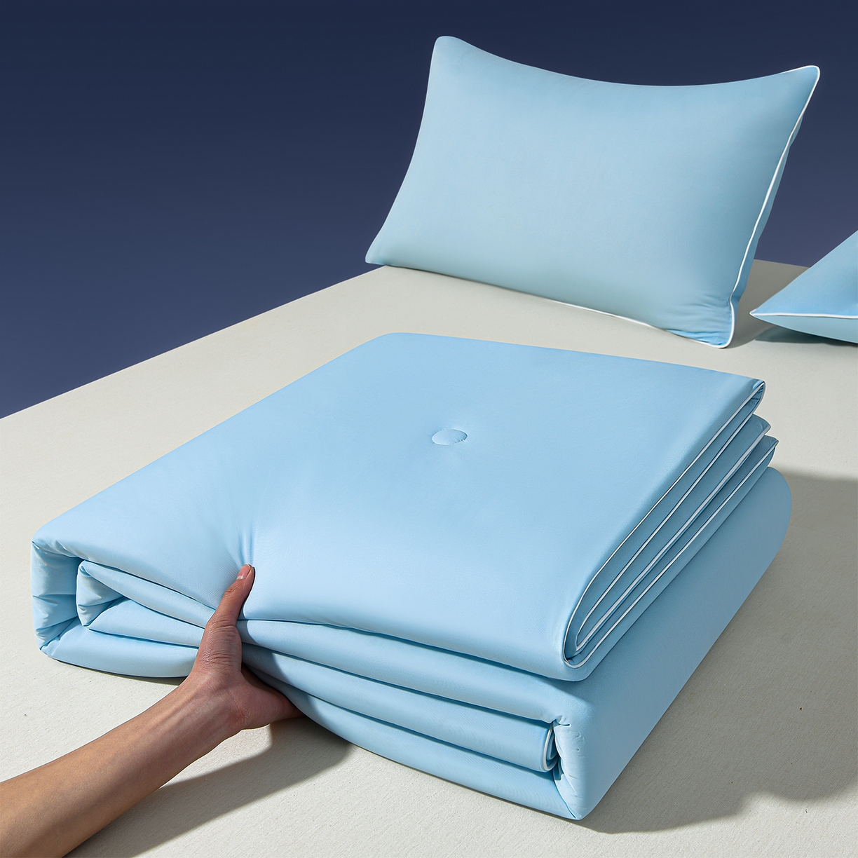 91家纺网 家纺一手货源 找家纺 瑞禾家纺 2026新款纯色凉感冰丝夏被夏凉被夏季深睡眠可水洗四周踩棉 不跑棉 水漾蓝