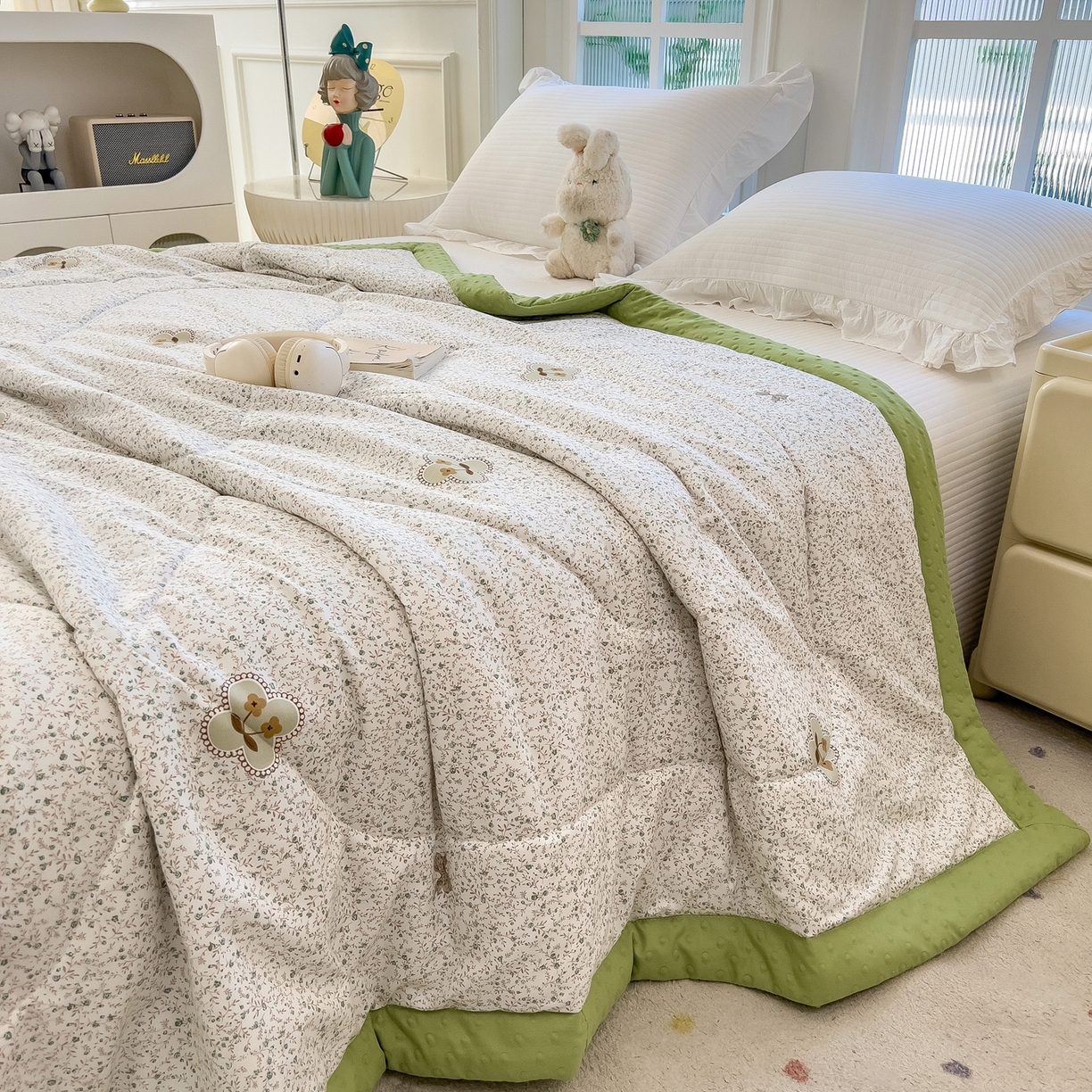 91家纺网 家纺一手货源 找家纺 瑞禾家纺 2026新款印花夏凉豆豆夏被手工包边被子被芯儿童 春野织梦