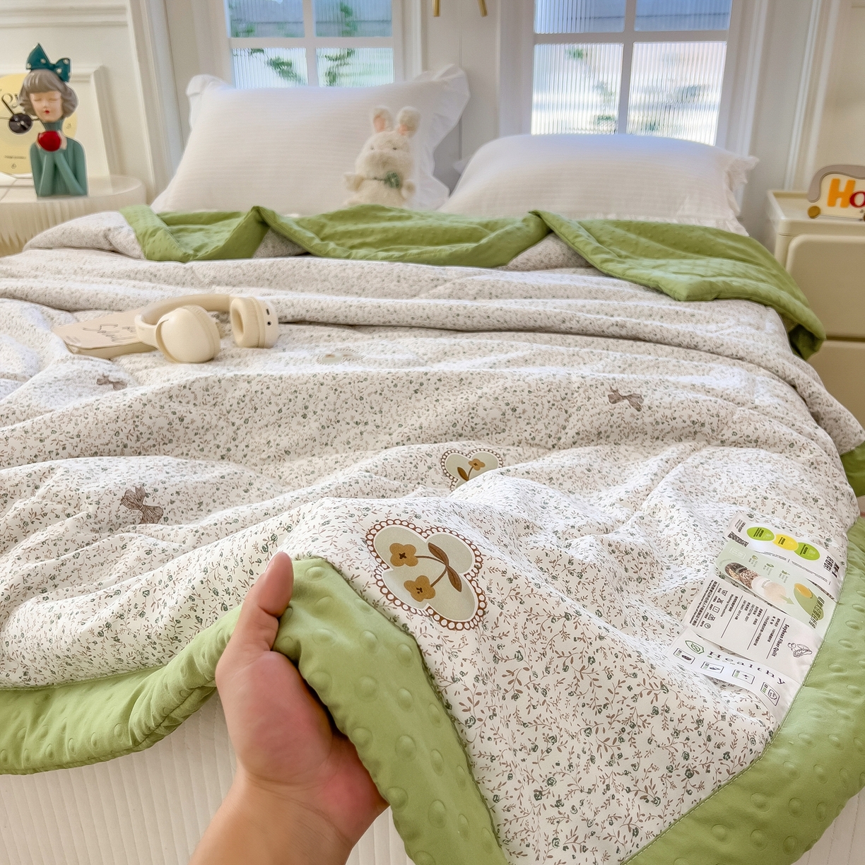 91家纺网 家纺一手货源 找家纺 瑞禾家纺 2026新款印花夏凉豆豆夏被手工包边被子被芯儿童 春野织梦