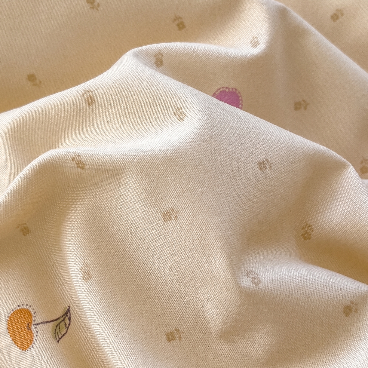 91家纺网 家纺一手货源 找家纺 瑞禾家纺 2026新款印花夏凉豆豆夏被手工包边被子被芯儿童 奶杏樱桃