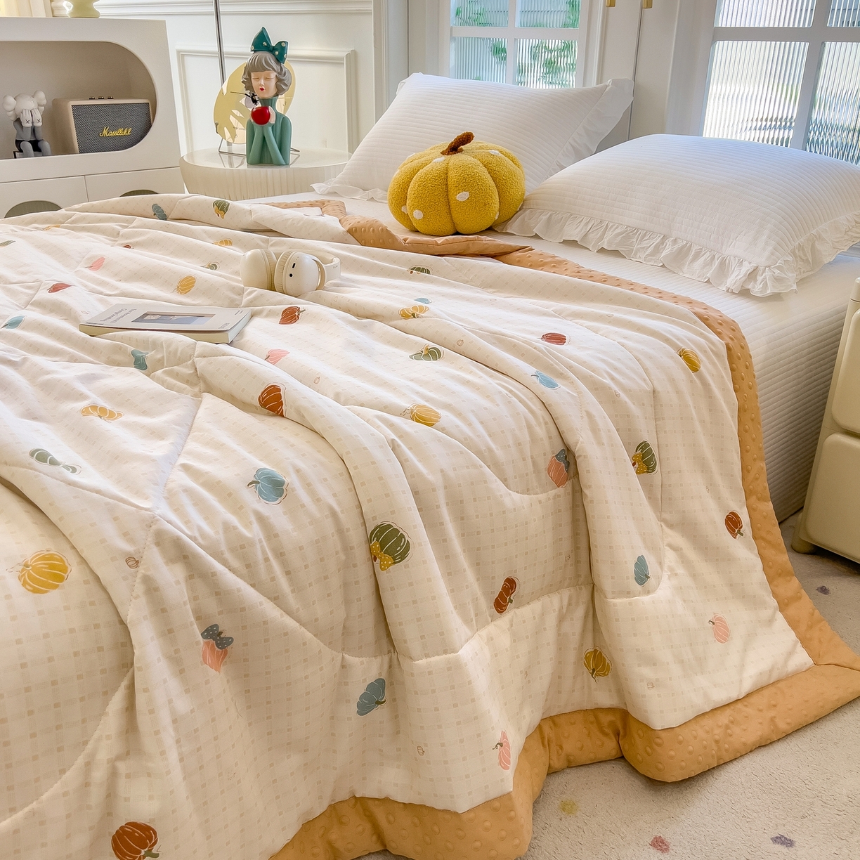 91家纺网 家纺一手货源 找家纺 瑞禾家纺 2026新款印花夏凉豆豆夏被手工包边被子被芯儿童 南瓜派对