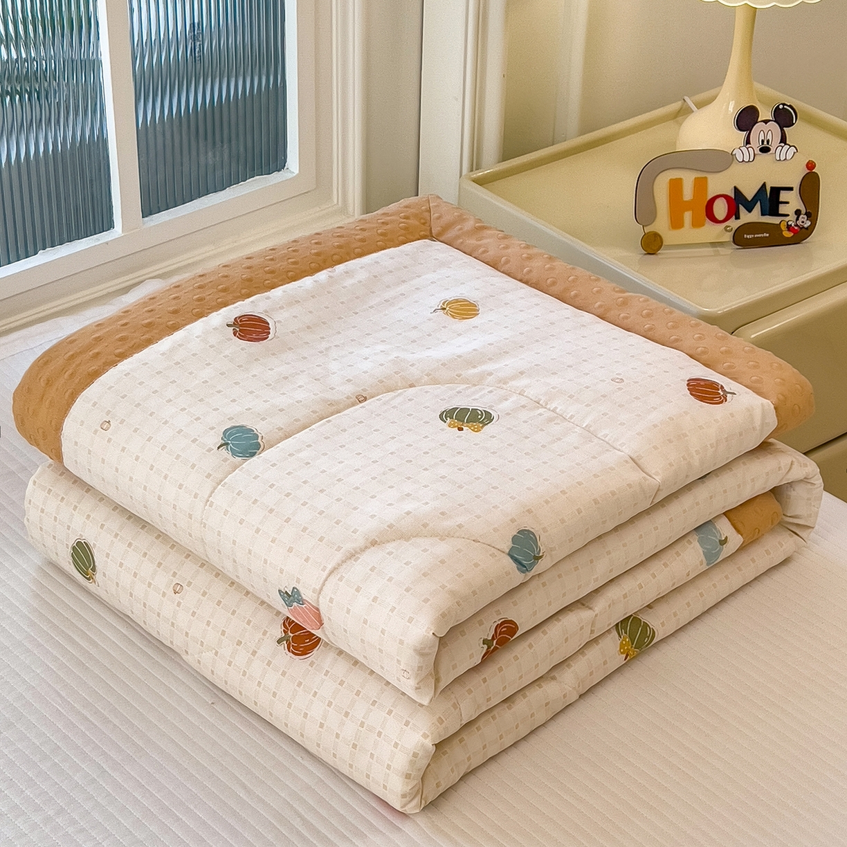 91家纺网 家纺一手货源 找家纺 瑞禾家纺 2026新款印花夏凉豆豆夏被手工包边被子被芯儿童 南瓜派对